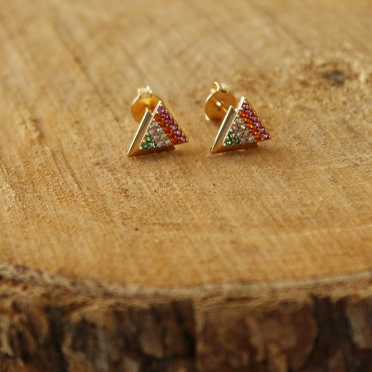 Brinco Folheado à Ouro Triângulo com Zircônia Colorida