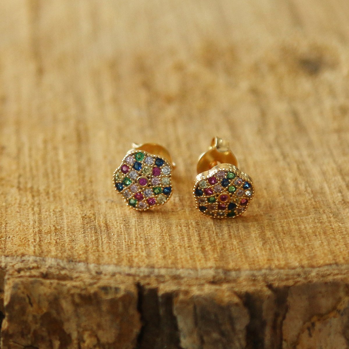 Brinco Folheado à Ouro Flor com Zircônia Colorida